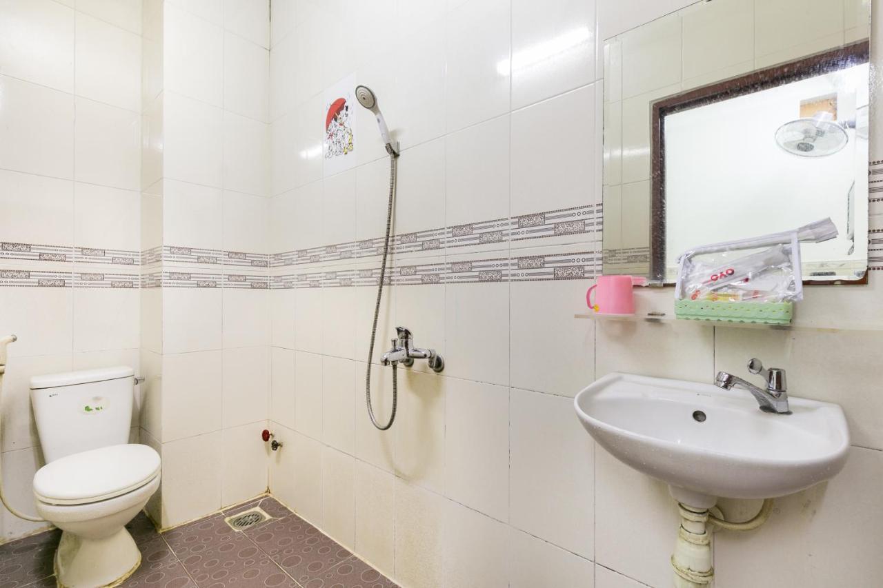Oyo 372 Vy Ha Hotel Хошимин Экстерьер фото